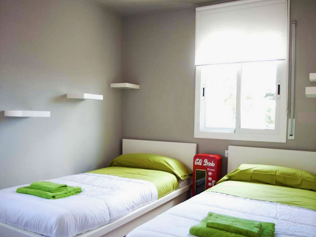 Location de villa à sitges: chambre double avec deux lits séparés