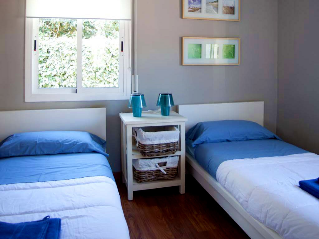 Location de villa à sitges: chambre double avec lits individuels