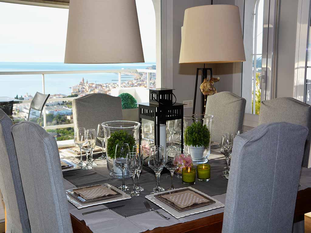 Location de Villa à Barcelone au bord de la mer: salle à manger avec vue sur la mer