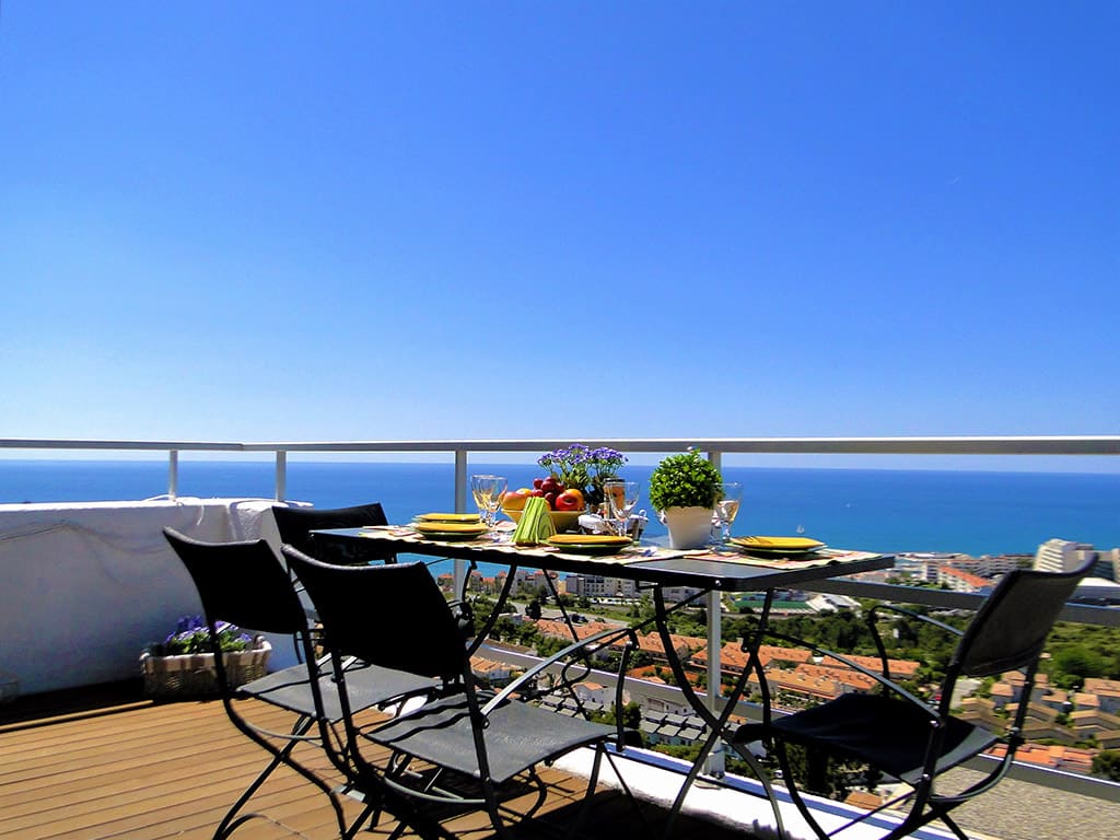 Location de Villa à Barcelone au bord de la mer: belle terrasse avec impressionantes vues