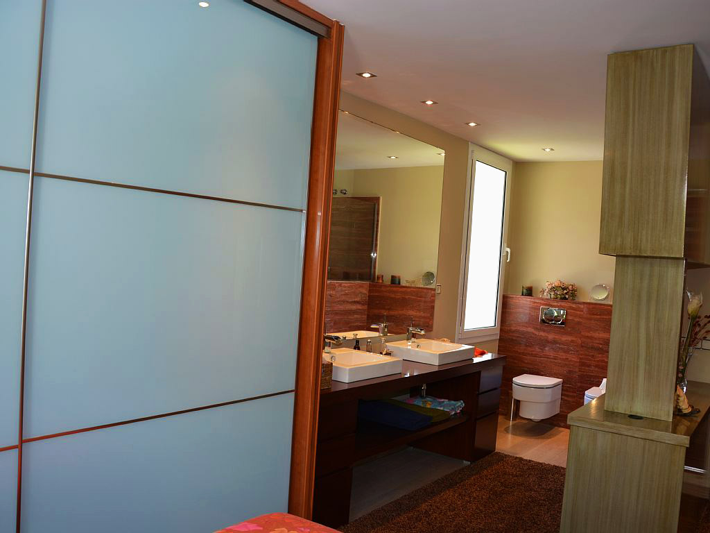 Appartement à louer à Sitges: salle de bain chambre double